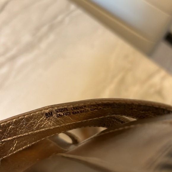 Soft Sandals, Kitten Heel Sz 8 - Picture 12 of 14